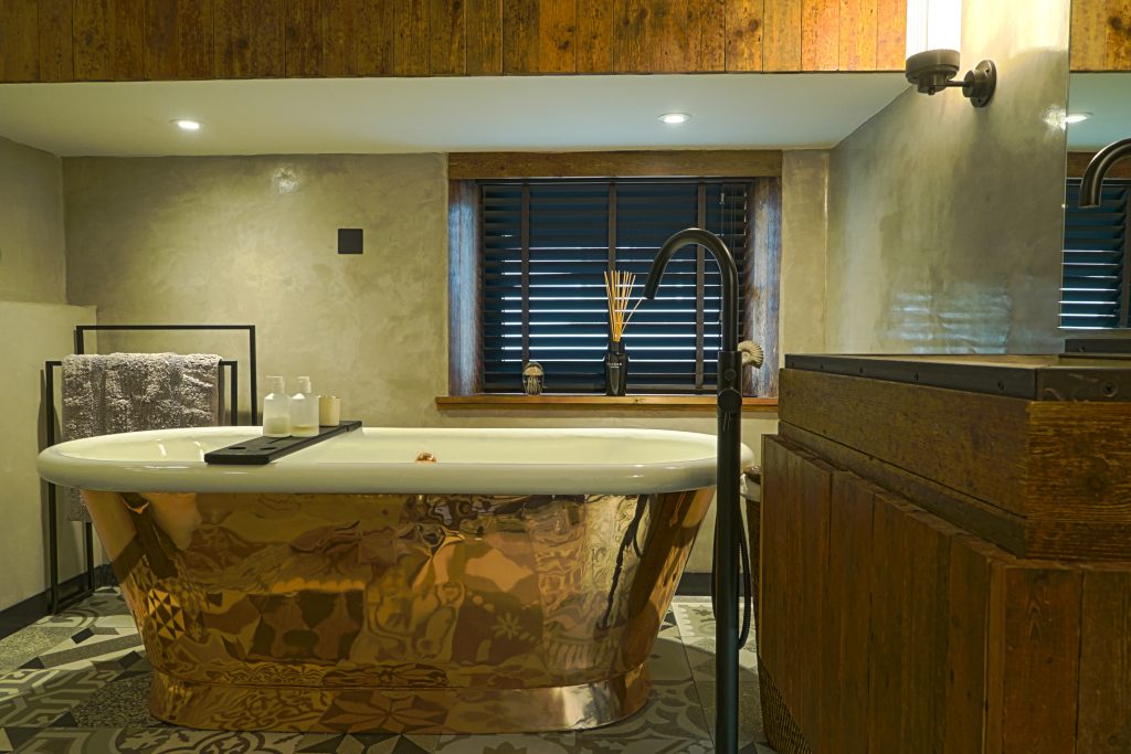 Armada Property Cottles project master bathroom - bath tub