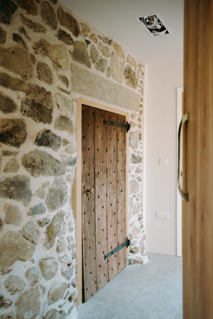 Armada property stone farm project - Beautiful rustic farm house olde fashioned barn door